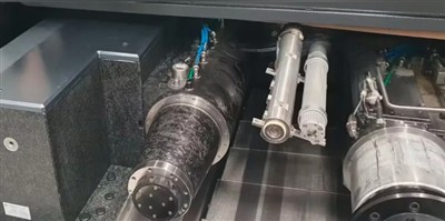 Con lăn sợi carbon được sử dụng trong máy công cụ mài và hiệu suất cắt của ch...